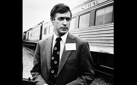 What's known about the reclusive donor offering to help pay troops amid shutdown